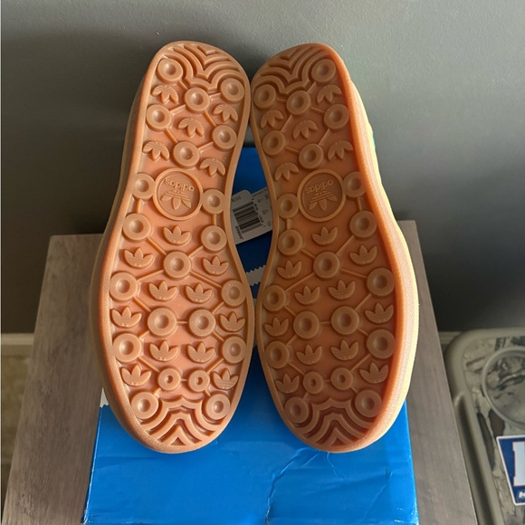 Women’s Adidas Gazelle Bold Athletic Shoe- Court Green / Lucid Pink Sz 8 - Picture 3 of 3